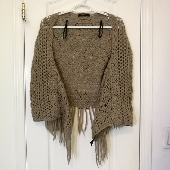 XS BETTE PAIGE Metallic Knit Poncho Sweater - Picture 2 of 7